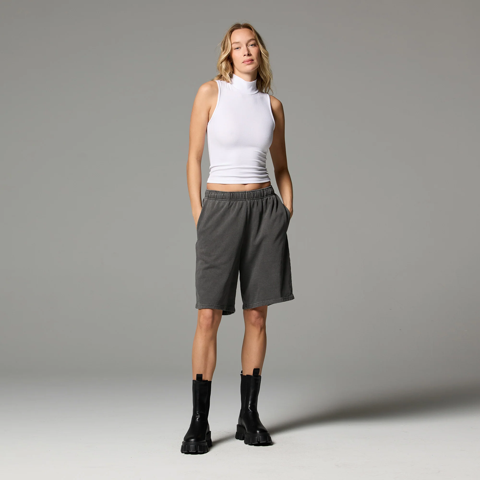 WOMENS BOYFRIEND SHORTS - Image 16
