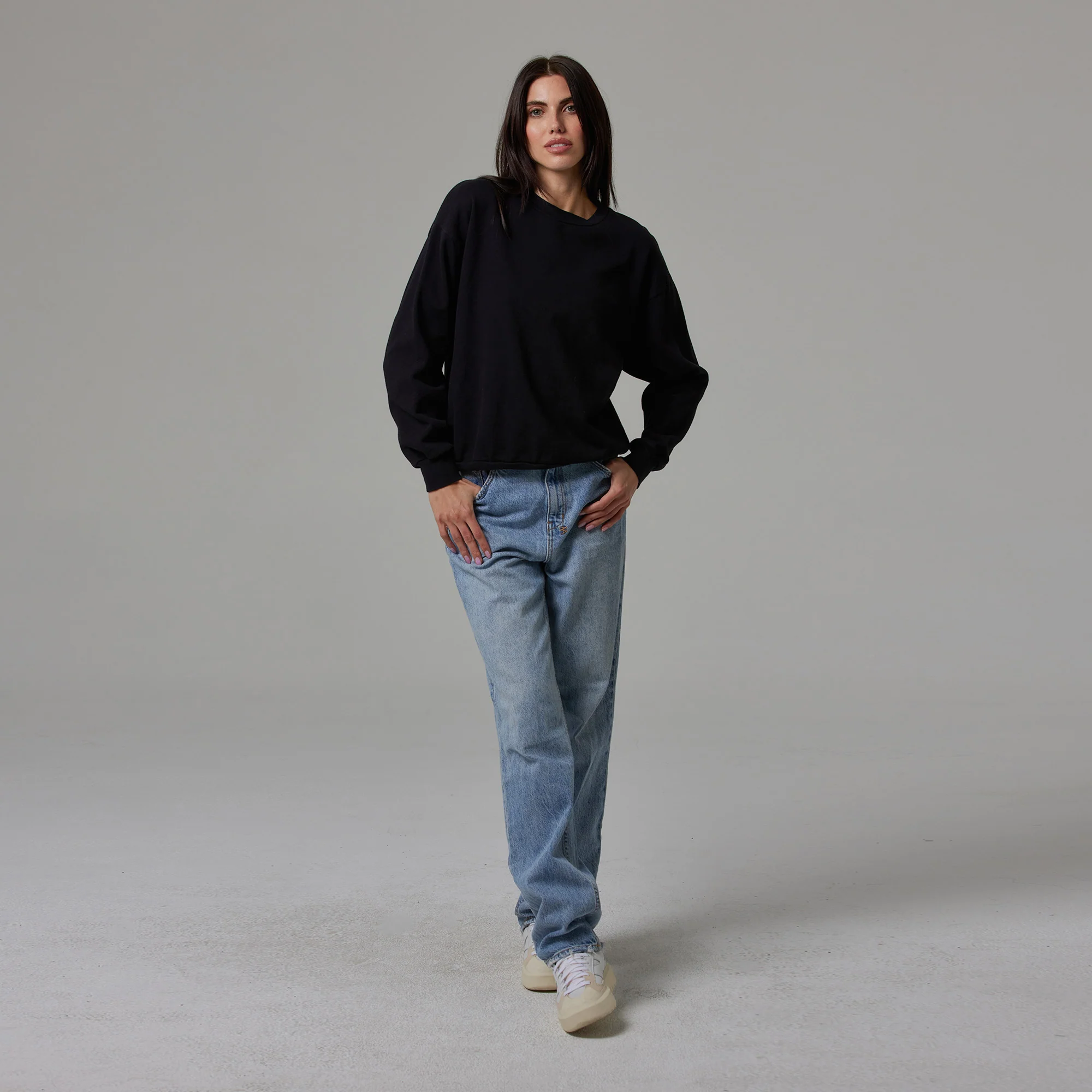 WOMENS SIMPLE LIGHTWEIGHT CREWNECK - Image 8